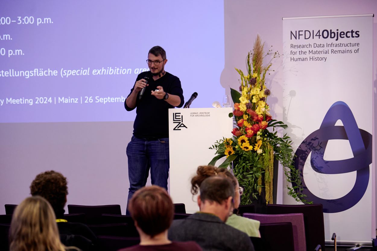 Fabian Fricke moderierte durch die Ignite Talks.